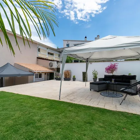 Апартаменты Rf 1 Summer House